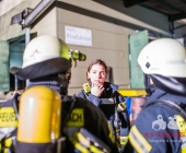 Gebäudebrand in einer Ölpresserei - Feuerwehr im Großaufgebot - Sonderfahrzeuge aus Stuttgart angefordert