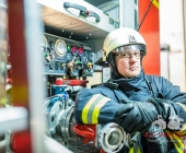 Gebäudebrand in einer Ölpresserei - Feuerwehr im Großaufgebot - Sonderfahrzeuge aus Stuttgart angefordert
