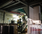 Gebäudebrand in einer Ölpresserei - Feuerwehr im Großaufgebot - Sonderfahrzeuge aus Stuttgart angefordert