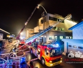 Gebäudebrand in einer Ölpresserei - Feuerwehr im Großaufgebot - Sonderfahrzeuge aus Stuttgart angefordert