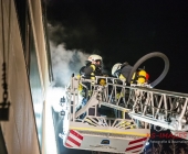 Gebäudebrand in einer Ölpresserei - Feuerwehr im Großaufgebot - Sonderfahrzeuge aus Stuttgart angefordert