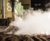 Gebäudebrand in einer Ölpresserei - Feuerwehr im Großaufgebot - Sonderfahrzeuge aus Stuttgart angefordert