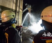 Gebäudebrand in einer Ölpresserei - Feuerwehr im Großaufgebot - Sonderfahrzeuge aus Stuttgart angefordert