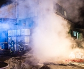 Gebäudebrand in einer Ölpresserei - Feuerwehr im Großaufgebot - Sonderfahrzeuge aus Stuttgart angefordert