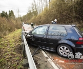 Golf kommt ins schleudern kracht in LKW - mehrere hundert Liter an Diesel verteilen sich über die Fahrbahn