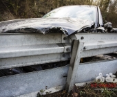 Golf kommt ins schleudern kracht in LKW - mehrere hundert Liter an Diesel verteilen sich über die Fahrbahn