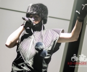 Deichkind bringen die Besucher der Schleyerhalle zum ausrasten