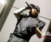 Deichkind bringen die Besucher der Schleyerhalle zum ausrasten