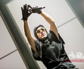 Deichkind bringen die Besucher der Schleyerhalle zum ausrasten