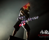 Deichkind bringen die Besucher der Schleyerhalle zum ausrasten