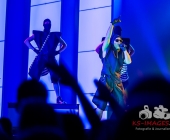 Deichkind bringen die Besucher der Schleyerhalle zum ausrasten