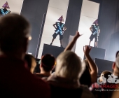 Deichkind bringen die Besucher der Schleyerhalle zum ausrasten