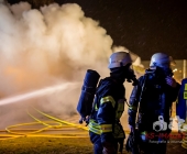 Brand eines Gebäudes beim Jugendhaus Möglingen - Gebäude in Vollbrand