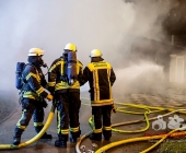 Brand eines Gebäudes beim Jugendhaus Möglingen - Gebäude in Vollbrand