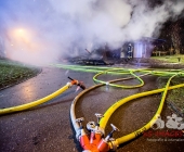 Brand eines Gebäudes beim Jugendhaus Möglingen - Gebäude in Vollbrand