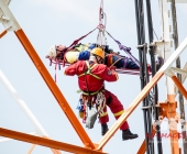 Person auf Funkmast erleidet medizinischen Notfall - Rettung in 50 Meter Höhe - Spezialkräfte aus Stuttgart vor Ort
