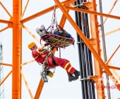 Person auf Funkmast erleidet medizinischen Notfall - Rettung in 50 Meter Höhe - Spezialkräfte aus Stuttgart vor Ort