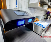 Serviceroboter Dieter ist der neue Kellner im Restaurant Forsthof