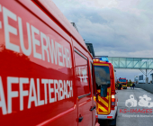 Batterien mit Lithium-Ionen brennen im Autowerk AMG in Affalterbach. Großeinsatz für Einsatzkräfte