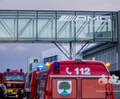 Batterien mit Lithium-Ionen brennen im Autowerk AMG in Affalterbach. Großeinsatz für Einsatzkräfte