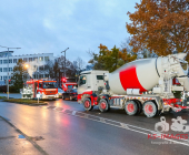 07:05 Uhr, Verkehrsunfall tödlich, Motorradfahrer von LKW überrollt, Flachter Straße 38 (Weilimdorf)