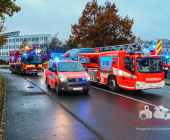 07:05 Uhr, Verkehrsunfall tödlich, Motorradfahrer von LKW überrollt, Flachter Straße 38 (Weilimdorf)