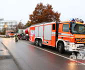 07:05 Uhr, Verkehrsunfall tödlich, Motorradfahrer von LKW überrollt, Flachter Straße 38 (Weilimdorf)
