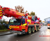 07:05 Uhr, Verkehrsunfall tödlich, Motorradfahrer von LKW überrollt, Flachter Straße 38 (Weilimdorf)