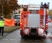 07:05 Uhr, Verkehrsunfall tödlich, Motorradfahrer von LKW überrollt, Flachter Straße 38 (Weilimdorf)