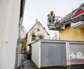 Haus voll Ausgebrannt:  Eine schwerverletzte Person und ca. 250.000 Euro Sachschaden nach Wohnhausbrand Benningen