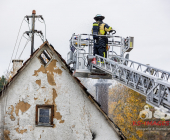 Haus voll Ausgebrannt:  Eine schwerverletzte Person und ca. 250.000 Euro Sachschaden nach Wohnhausbrand Benningen