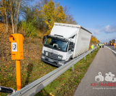 Langer Rückstau nach Unfall A81 zwischen zwei Fahrzeugen und einem LKW