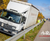 Langer Rückstau nach Unfall A81 zwischen zwei Fahrzeugen und einem LKW