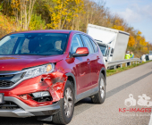 Langer Rückstau nach Unfall A81 zwischen zwei Fahrzeugen und einem LKW