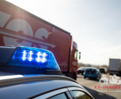 Langer Rückstau nach Unfall A81 zwischen zwei Fahrzeugen und einem LKW