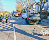 Gegen den Baum geprallt und überschlagen Skoda-Fahrer verletzt ins Krankenhaus