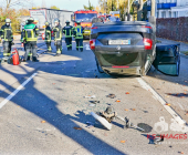 Gegen den Baum geprallt und überschlagen Skoda-Fahrer verletzt ins Krankenhaus