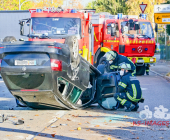 Gegen den Baum geprallt und überschlagen Skoda-Fahrer verletzt ins Krankenhaus