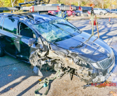 Gegen den Baum geprallt und überschlagen Skoda-Fahrer verletzt ins Krankenhaus