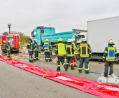 A81 LUDWIGSBURG: Gaffer - Wand verhindert blick auf Menschenrettung nach schwerem LKW-Auffahrunfall