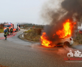 PKW fängt in Engelbergtunnel Feuer - Fahrer schafft es den Tunnel zu verlassen dann steht das Fahrzeug im Vollbrand