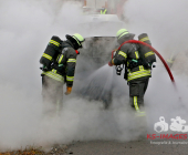 PKW fängt in Engelbergtunnel Feuer - Fahrer schafft es den Tunnel zu verlassen dann steht das Fahrzeug im Vollbrand