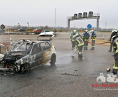 PKW fängt in Engelbergtunnel Feuer - Fahrer schafft es den Tunnel zu verlassen dann steht das Fahrzeug im Vollbrand