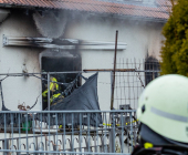 Drama an Weihnachten: Mindestens ein Toter bei Gebäudebrand in Freiberg. Weitere Verletzte und vermisste Personen derzeit