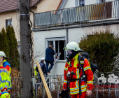 Drama an Weihnachten: Mindestens ein Toter bei Gebäudebrand in Freiberg. Weitere Verletzte und vermisste Personen derzeit