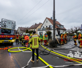 Drama an Weihnachten: Mindestens ein Toter bei Gebäudebrand in Freiberg. Weitere Verletzte und vermisste Personen derzeit