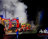 Mercedes im Vollbrand auf der L1115 Gemarkung Großbottwar: Vollsperrung nach Fahrzeugbrand.