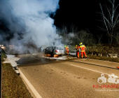 Mercedes im Vollbrand auf der L1115 Gemarkung Großbottwar: Vollsperrung nach Fahrzeugbrand.