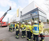 Grossbrand in Bietigheimer Möbelhaus - Großeinsatz für Feuerwehr, Rettungsdienst und Polizei