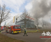 Grossbrand in Bietigheimer Möbelhaus - Großeinsatz für Feuerwehr, Rettungsdienst und Polizei
